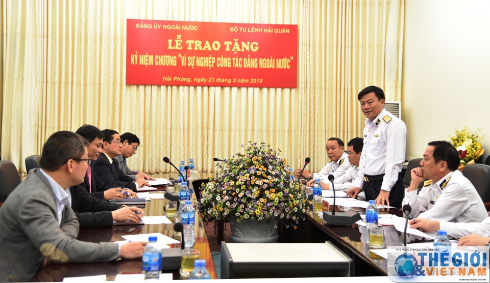 thu truong bo ngoai giao chu nhiem uy ban bien gioi quoc gia le hoai trung lam viec voi bo tu lenh hai quan