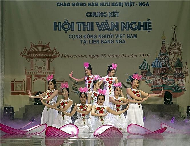 Đêm Chung kết ấn tượng Hội thi văn nghệ Chào mừng Năm hữu nghị Việt - Nga dem chung ket an tuong hoi thi van nghe chao mung nam huu nghi viet nga