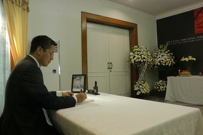 le vieng va mo so tang nguyen chu tich nuoc le duc anh tai indonesia mozambique belarus bangladesh va lb nga