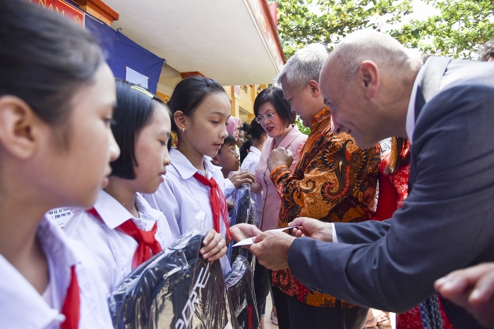 Về miền Đất Tổ ngày khai trường ve mien dat to