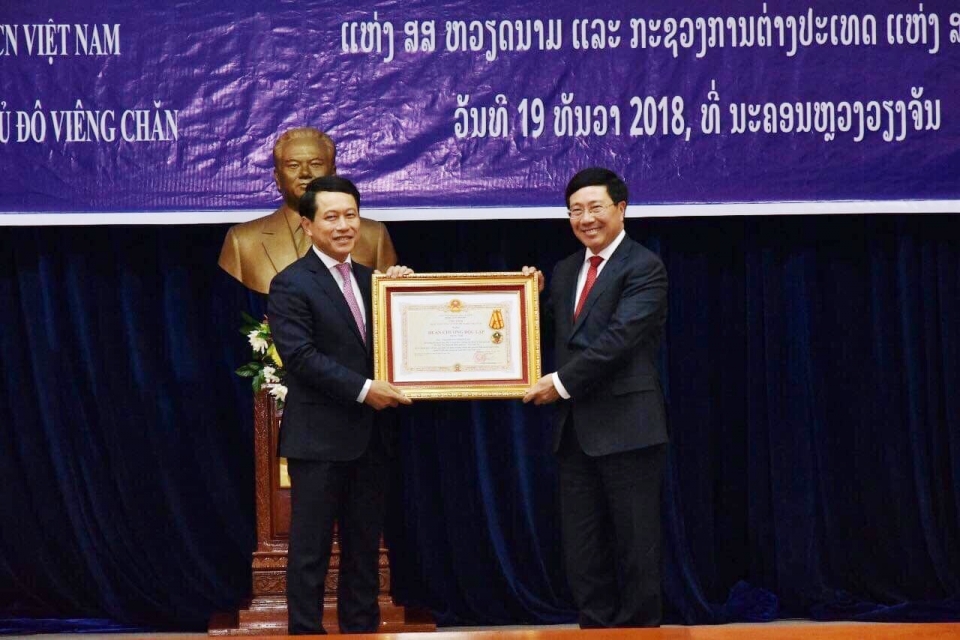 viet lao chi nghia chi tinh