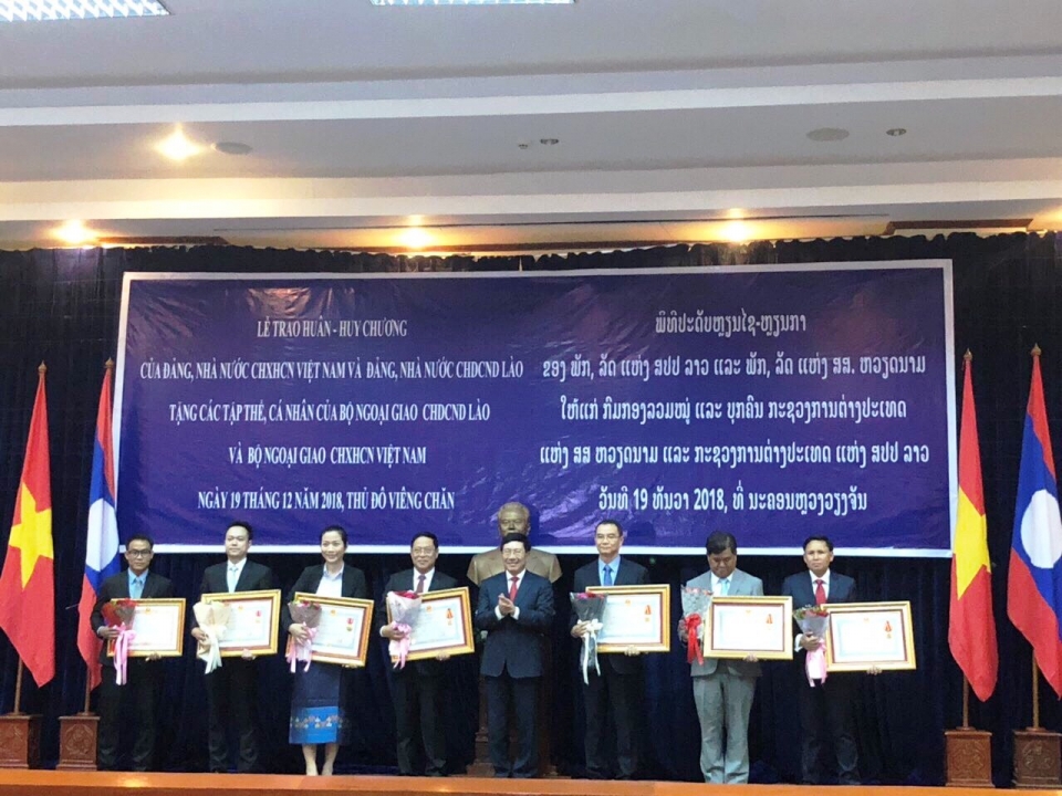 viet lao chi nghia chi tinh