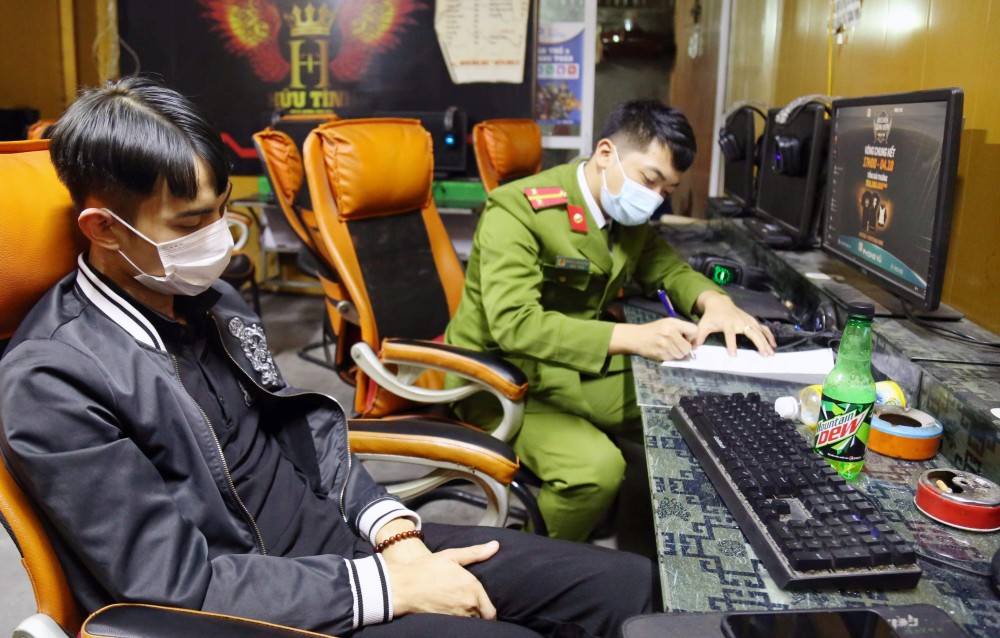 Quảng Ninh: Buộc cách ly tập trung và xét nghiệm tự trả phí cho 7 thanh niên chơi game trong vùng dịch Covid-19