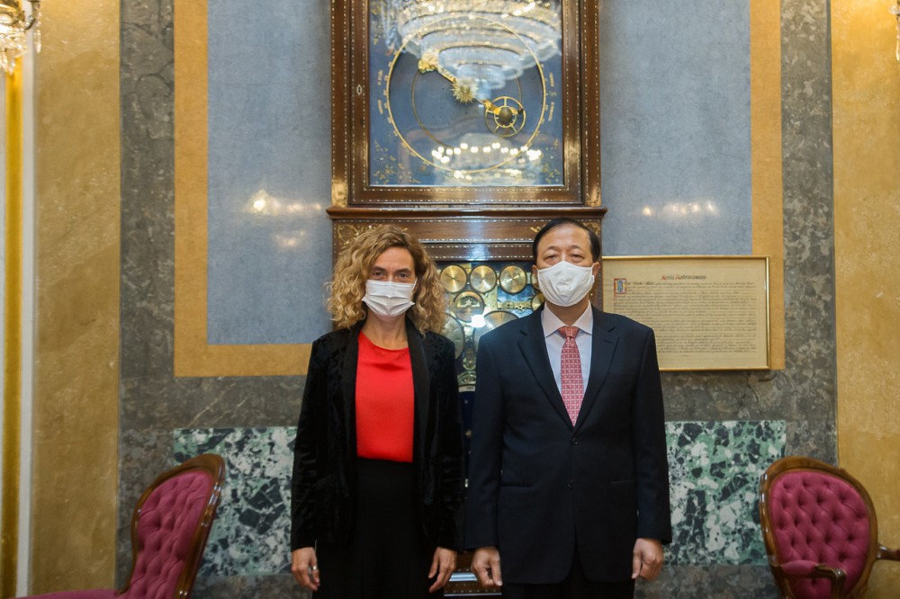 Đại sứ Hoàng Xuân Hải chào xã giao Chủ tịch Hạ viện Tây Ban Nha Meritxell Batet Lamana