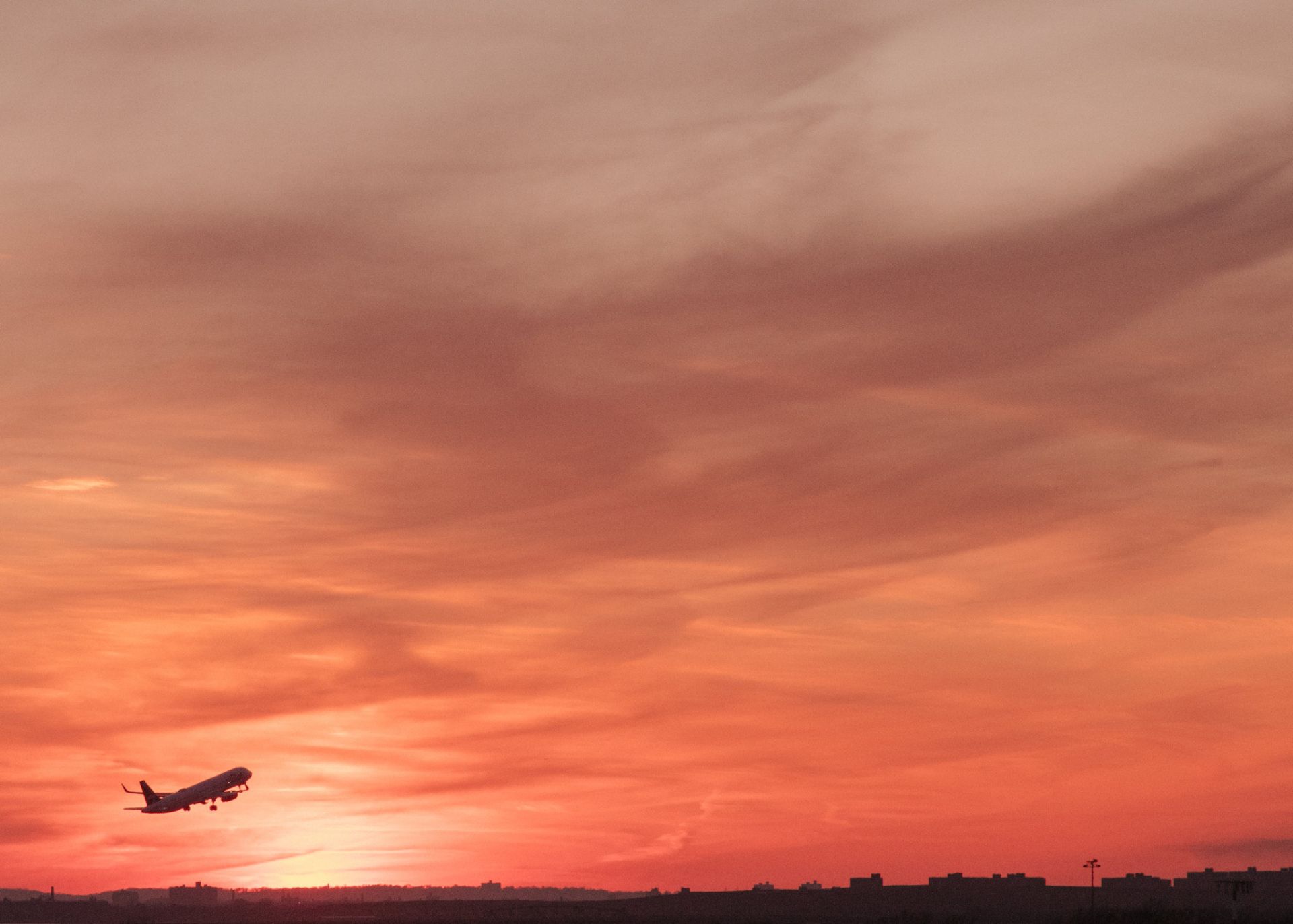 cac hang hang khong my dong loat cat giam bay quoc te do dai dich covid 19