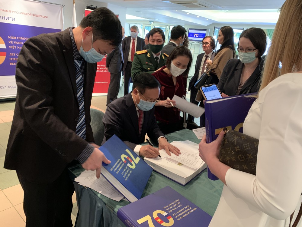 Ra mắt sách kỷ niệm 70 năm quan hệ Việt Nam-LB Nga