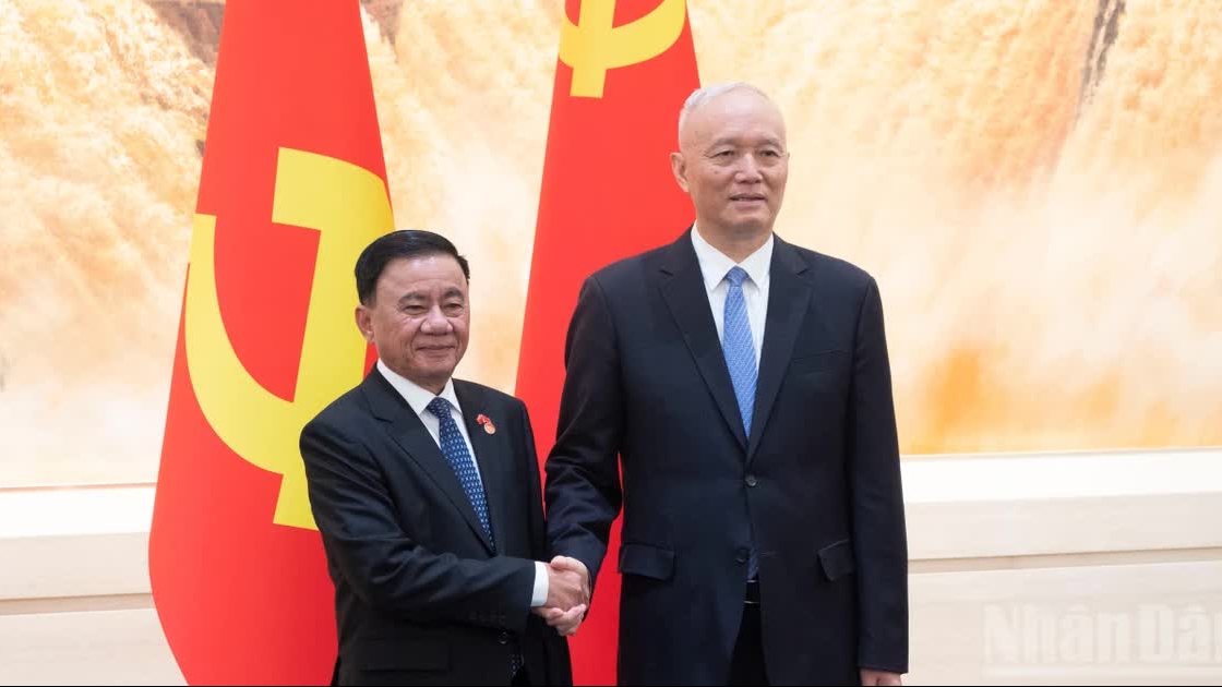 Thường trực Ban Bí thư Trần Cẩm Tú hội đàm với Chánh Văn phòng Trung ương Đảng Cộng sản Trung Quốc Thái Kỳ