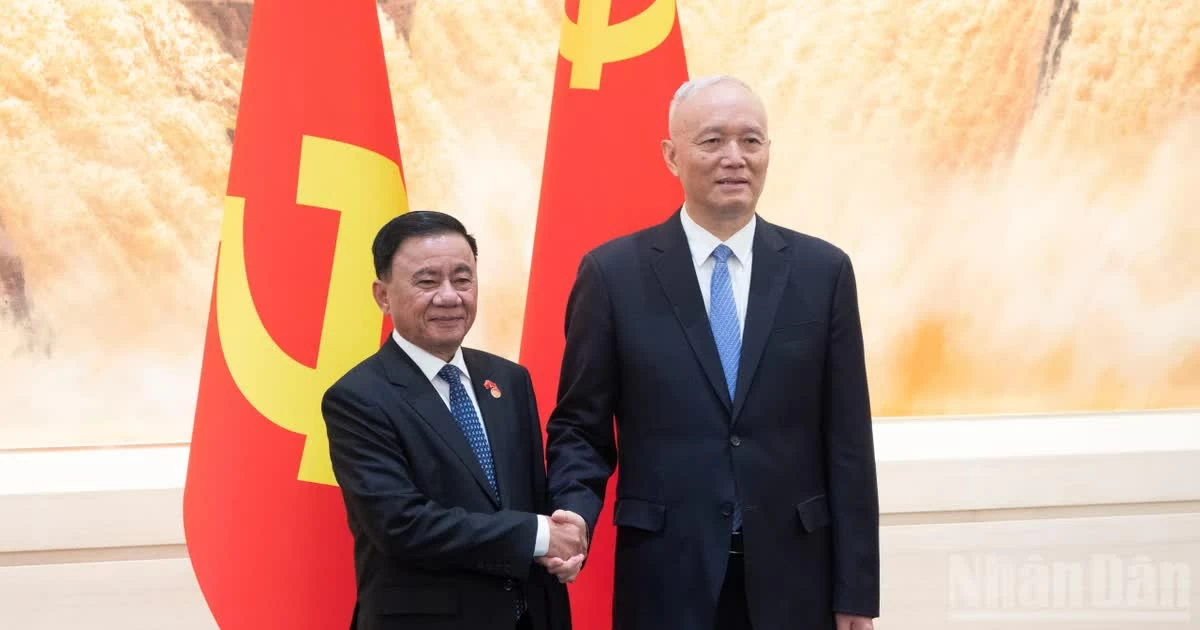 Thường trực Ban Bí thư Trần Cẩm Tú hội đàm với Chánh Văn phòng Trung ương Đảng Cộng sản Trung Quốc Thái Kỳ