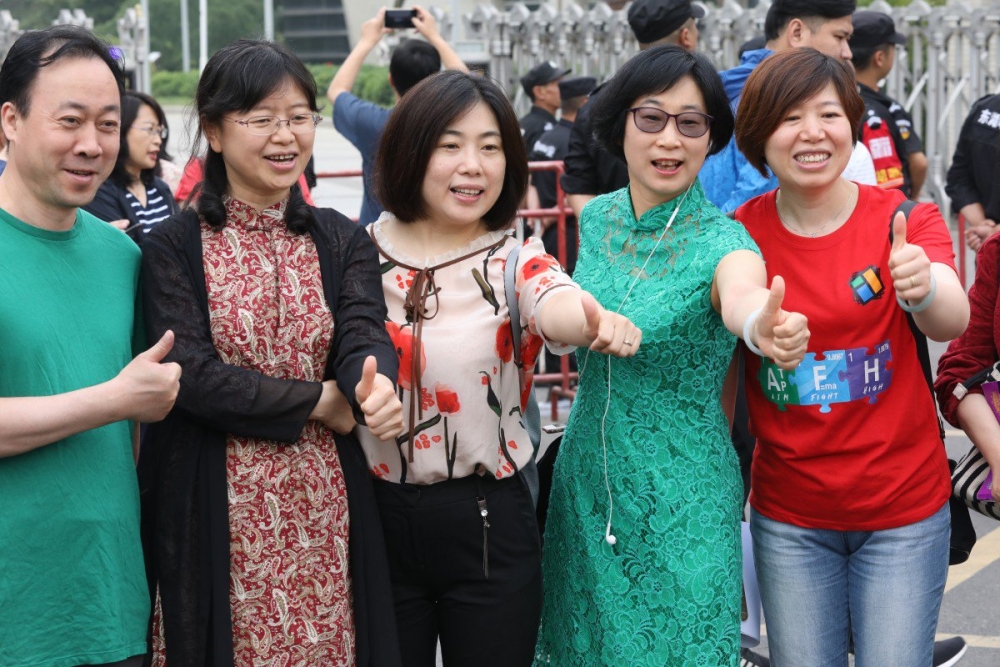 si tu trung quoc vao mua va van trang kieu me tin cua phu huynh trung quoc