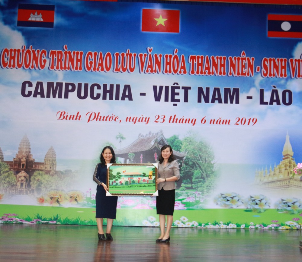 tham tinh huu nghi sinh vien campuchia viet nam lao
