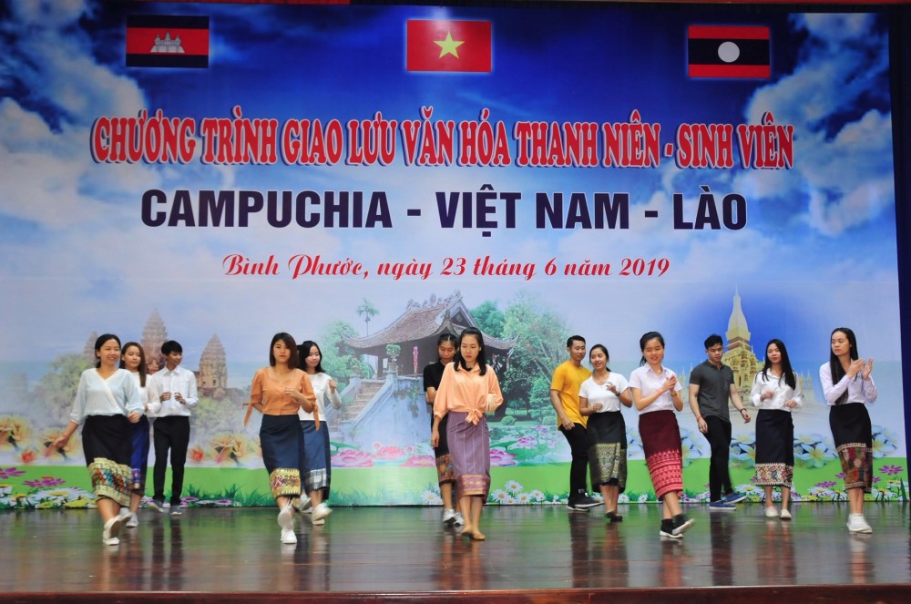 tham tinh huu nghi sinh vien campuchia viet nam lao