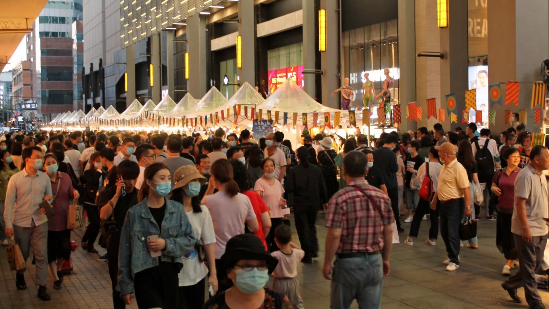 trung quoc tung loat voucher tri gia hang ty usd kich cau tieu dung hau dich covid 19