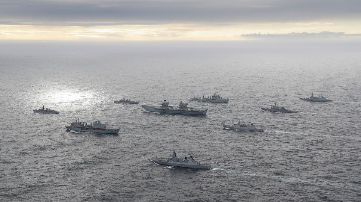 Nhóm tấn công tàu sân bay của Vương quốc Anh 2021, do HMS Queen Elizabeth dẫn đầu, đã lên đường đến Khu vực Ấn Độ Dương, vào ngày 16 tháng 7 năm 2021 | Twitter / @ ANI