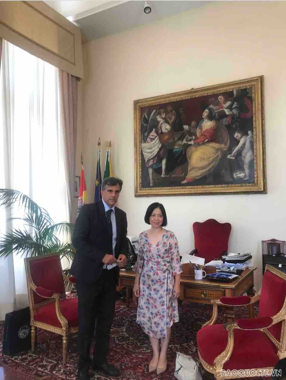 Đại sứ Nguyễn Thị Bích Huệ có chuyến công tác tại Sicilia