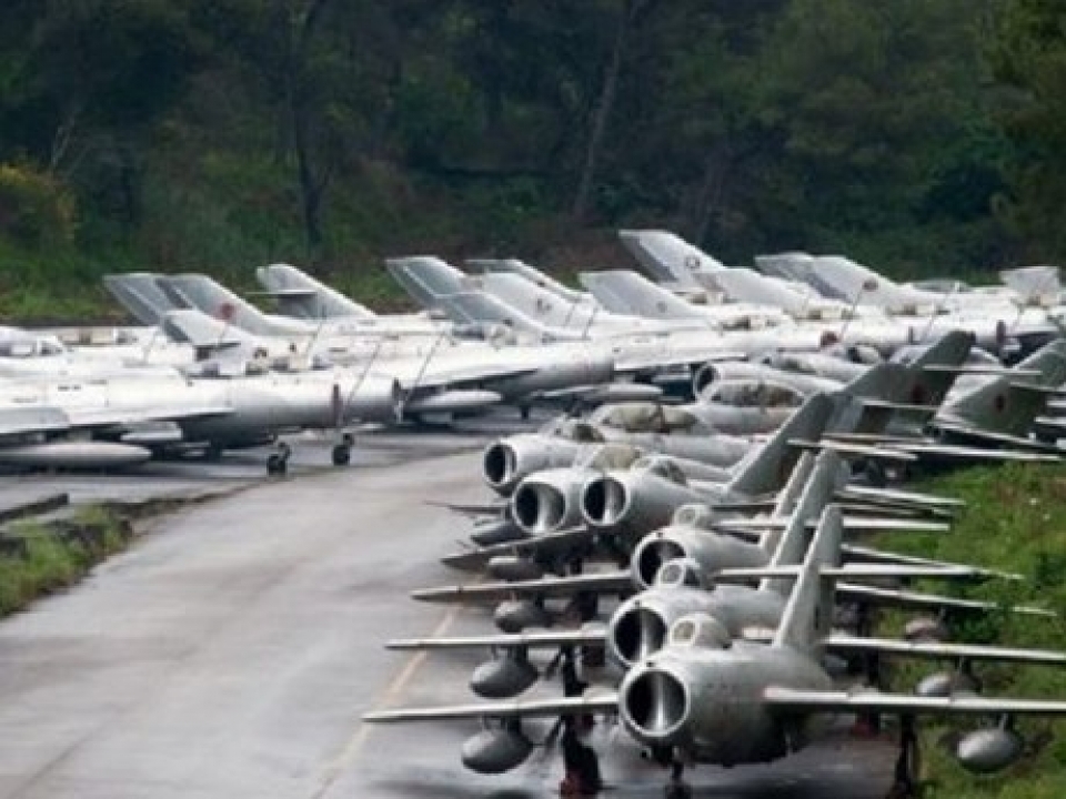 albania co can cu quan su dau tien cua nato