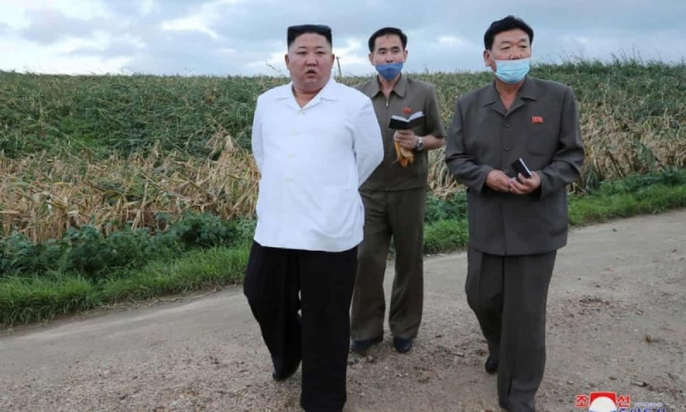 Nhà lãnh đạo Triều Tiên Kim Jong-un (áo trắng). Ảnh: Reuters 1852-kim-jong-un