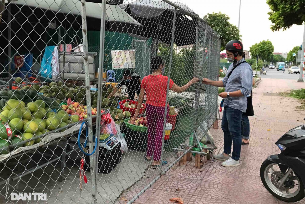 Những kiểu mua bán lạ mắt trong thời gian giãn cách xã hội ở Hà Nội