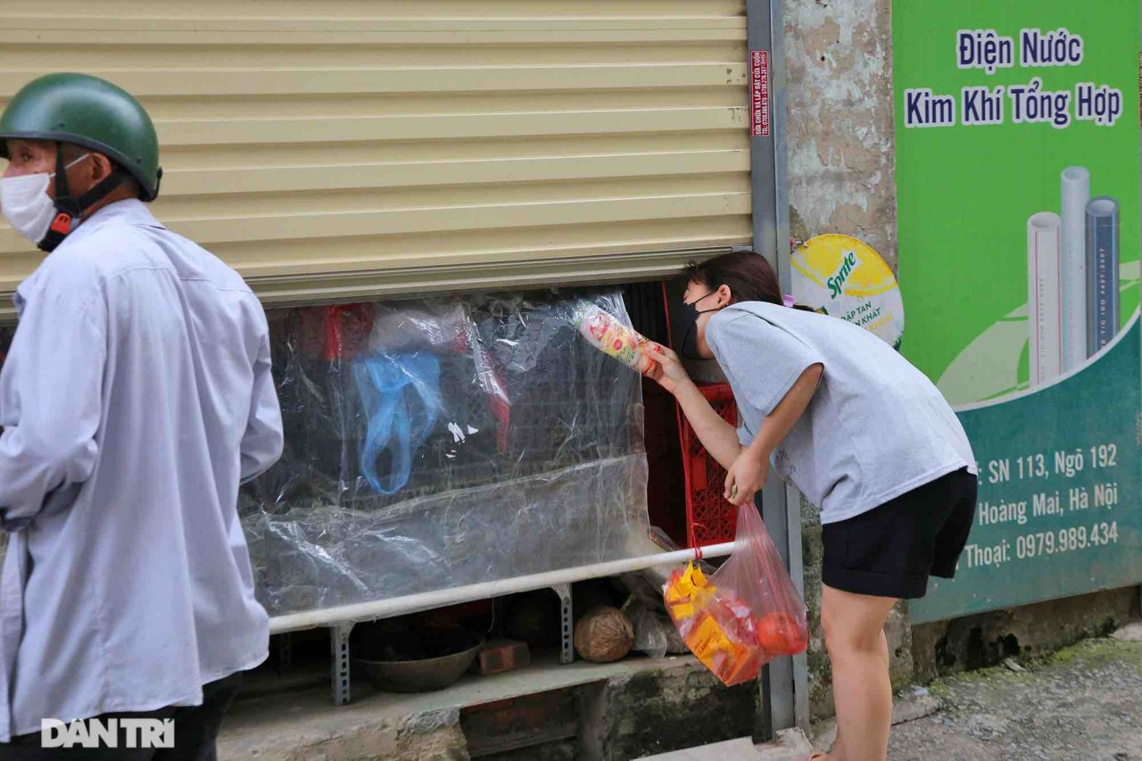 Những kiểu mua bán lạ mắt trong thời gian giãn cách xã hội ở Hà Nội