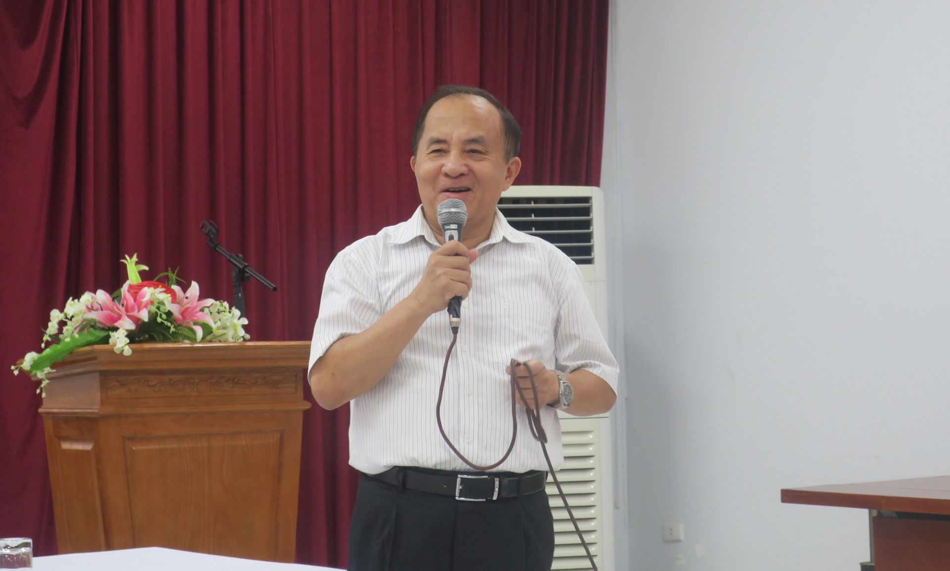 ts nguyen ngoc truong ra mat cuon sach the gioi 30 nam nhan dien va xu the