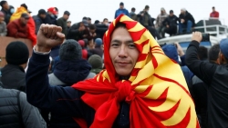 Biểu tình ở Kyrgyzstan: Tương lai chính trị bất định đang 'chờ đón'