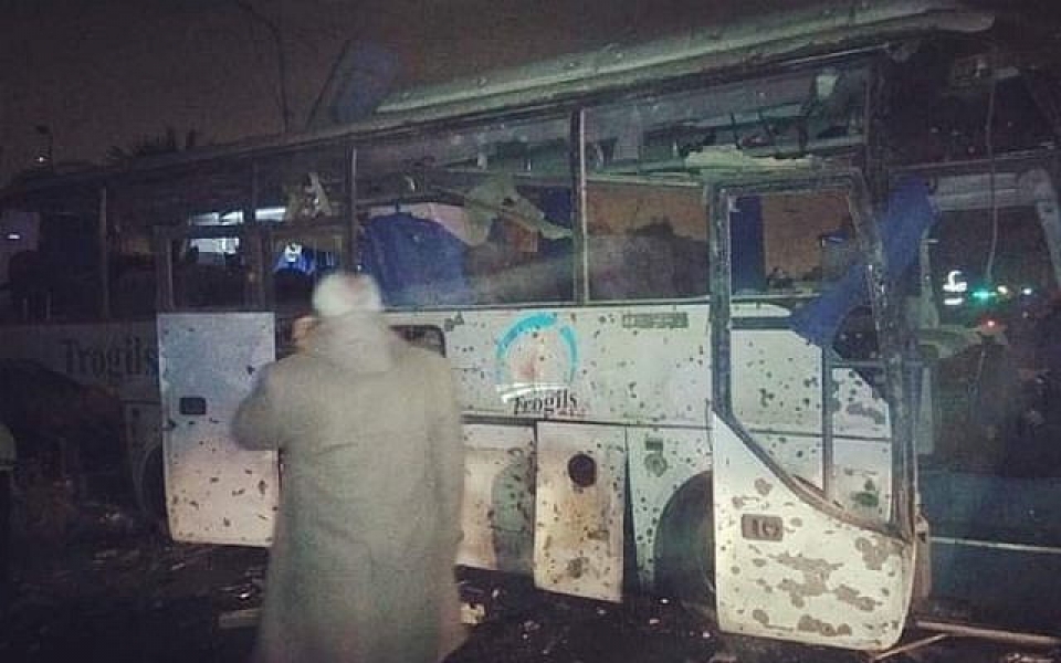 ai dung sau vu tan cong xe cho du khach viet nam tai ai cap