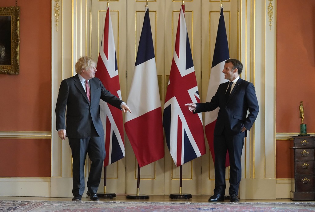 Câu chuyện niềm tin gây sóng gió cho mối quan hệ Anh-Pháp
