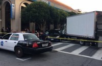 my lao xe vao mot nha hang gay thuong vong