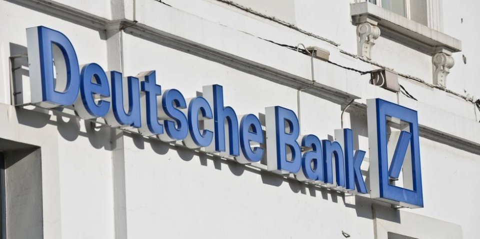 duc deutsche bank doi mat voi vu kien moi