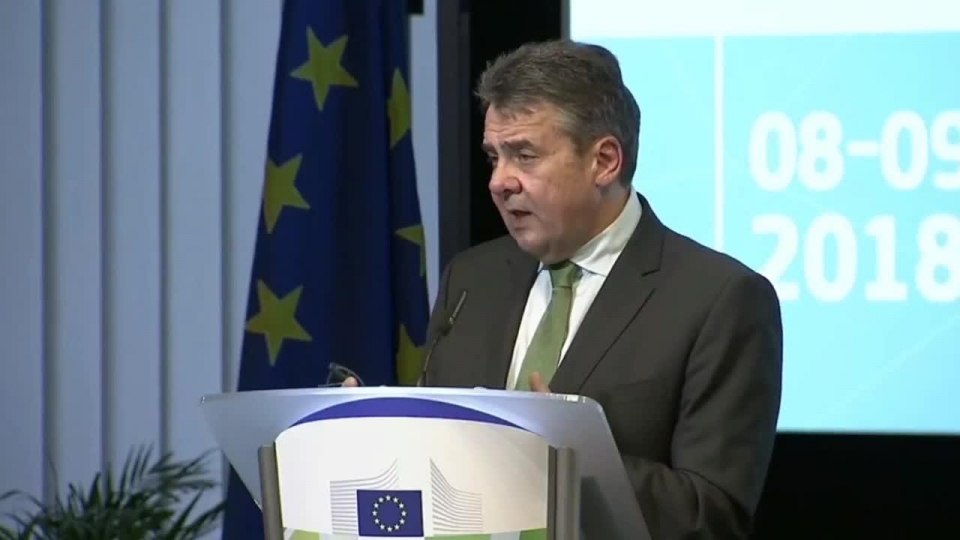 ngoai truong duc du doan eu kiem soat hoan toan chau au trong tuong lai