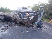 my lao xe vao mot nha hang gay thuong vong