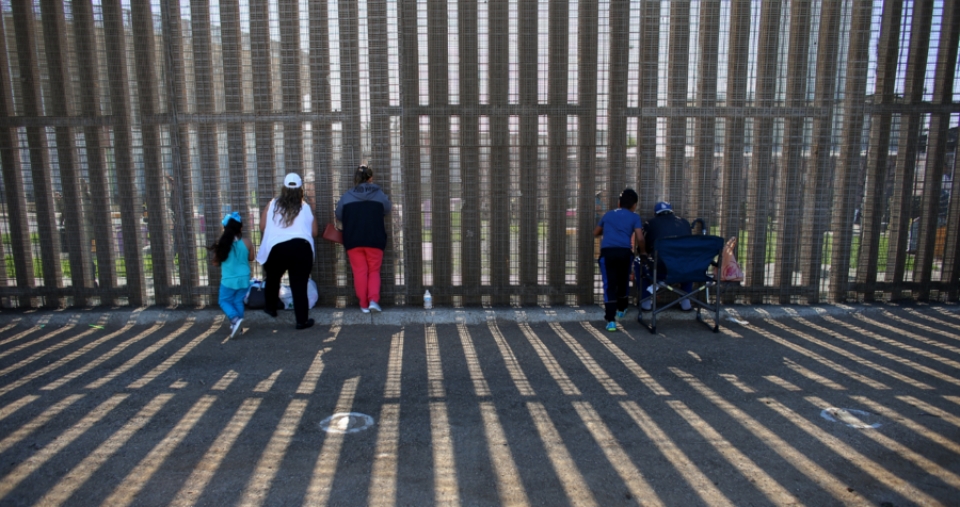 mexico phan ung manh me cac tuyen bo cua tong thong my donald trump