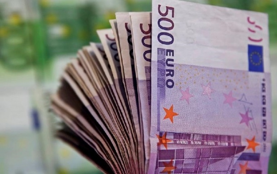 ecb se khai tu dong tien menh gia 500 euro vao ngay 271