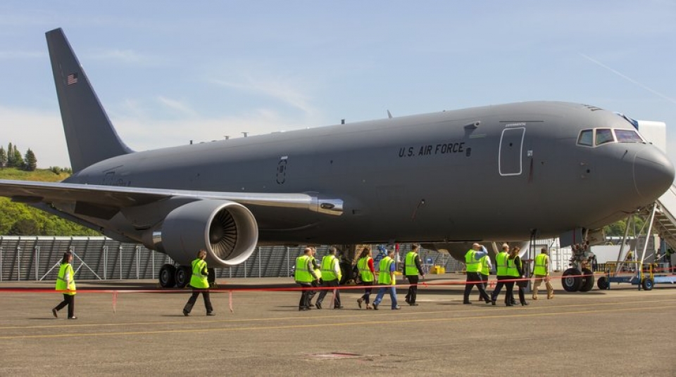 boeing ban giao may bay tiep lieu boeing kc 46a dau tien cho khong quan my