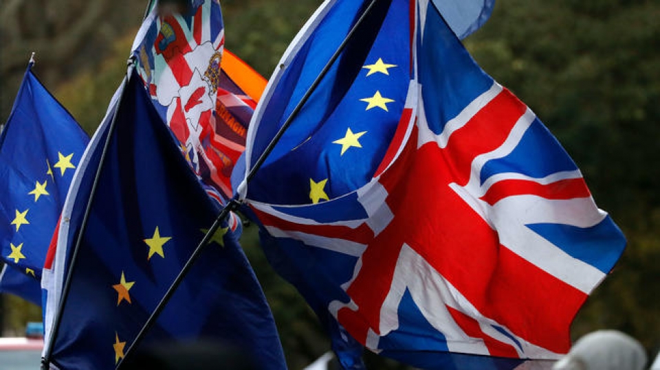 gioi dau tu khong tin vao kha nang se xay ra mot brexit cung