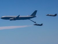 nhat han tiep tuc cang thang vu may bay tiem can tau chien