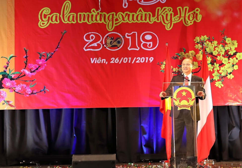 am ap dem gala mung xuan ky hoi voi cong dong nguoi viet tai ch ao