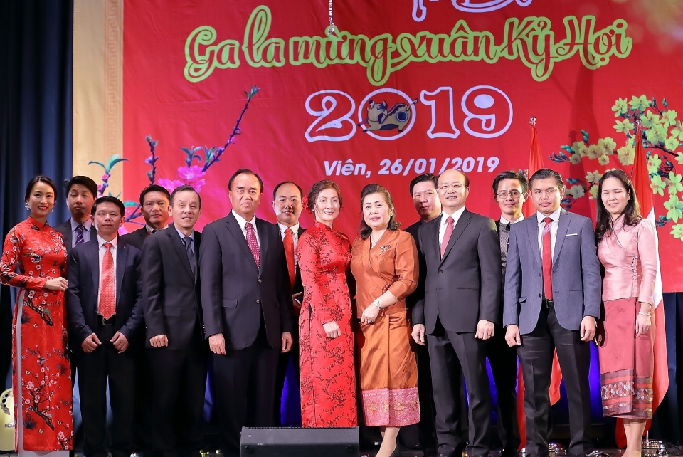 am ap dem gala mung xuan ky hoi voi cong dong nguoi viet tai ch ao