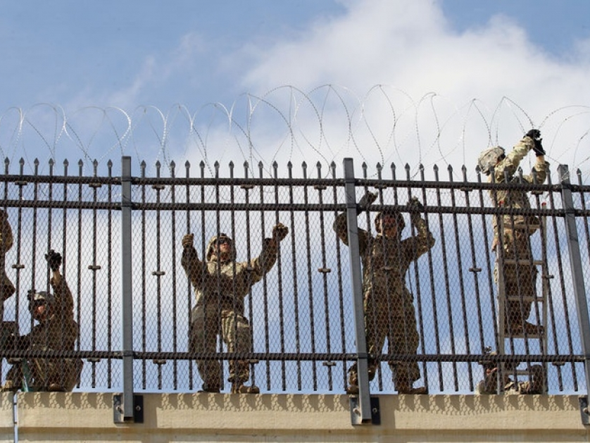 my se trien khai them vai nghin binh si toi bien gioi mexico