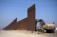 Ông Trump lại muốn nối dài bức tường biên giới với Mexico