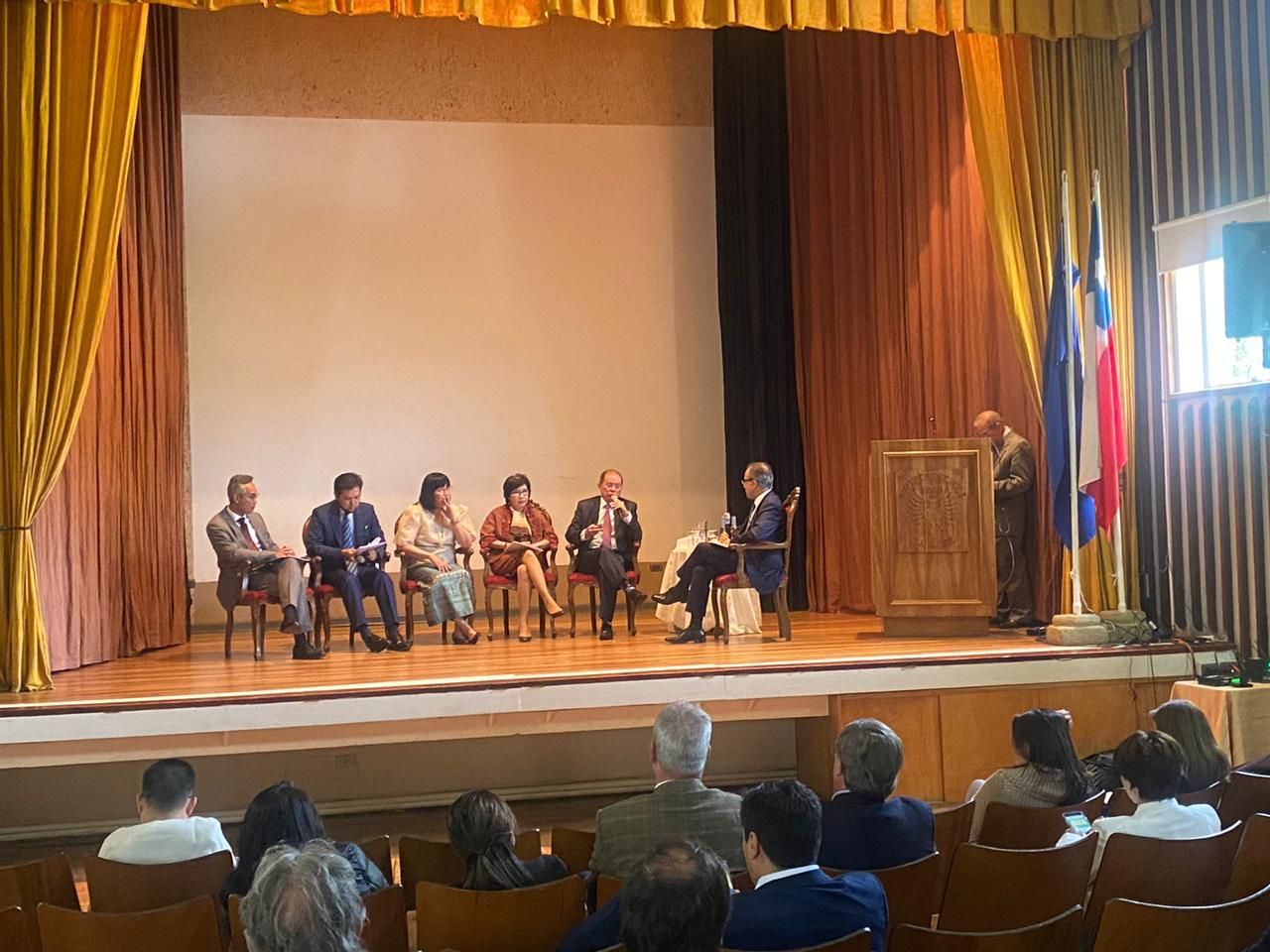 tuan asean tai vung los rios phia nam chile