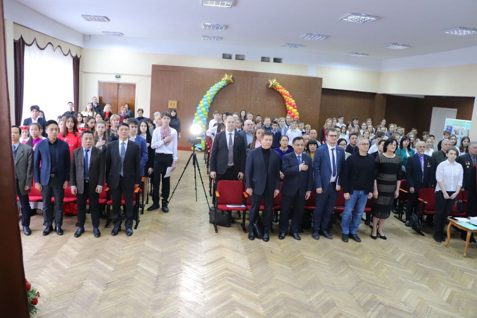 Hội thảo 'Chủ tịch Hồ Chí Minh và 30 năm ngôi trường mang tên Người tại Kyiv - Ukraine' hoi thao chu tich ho chi minh va 30 nam ngoi truong mang ten nguoi tai kyiv ukraine