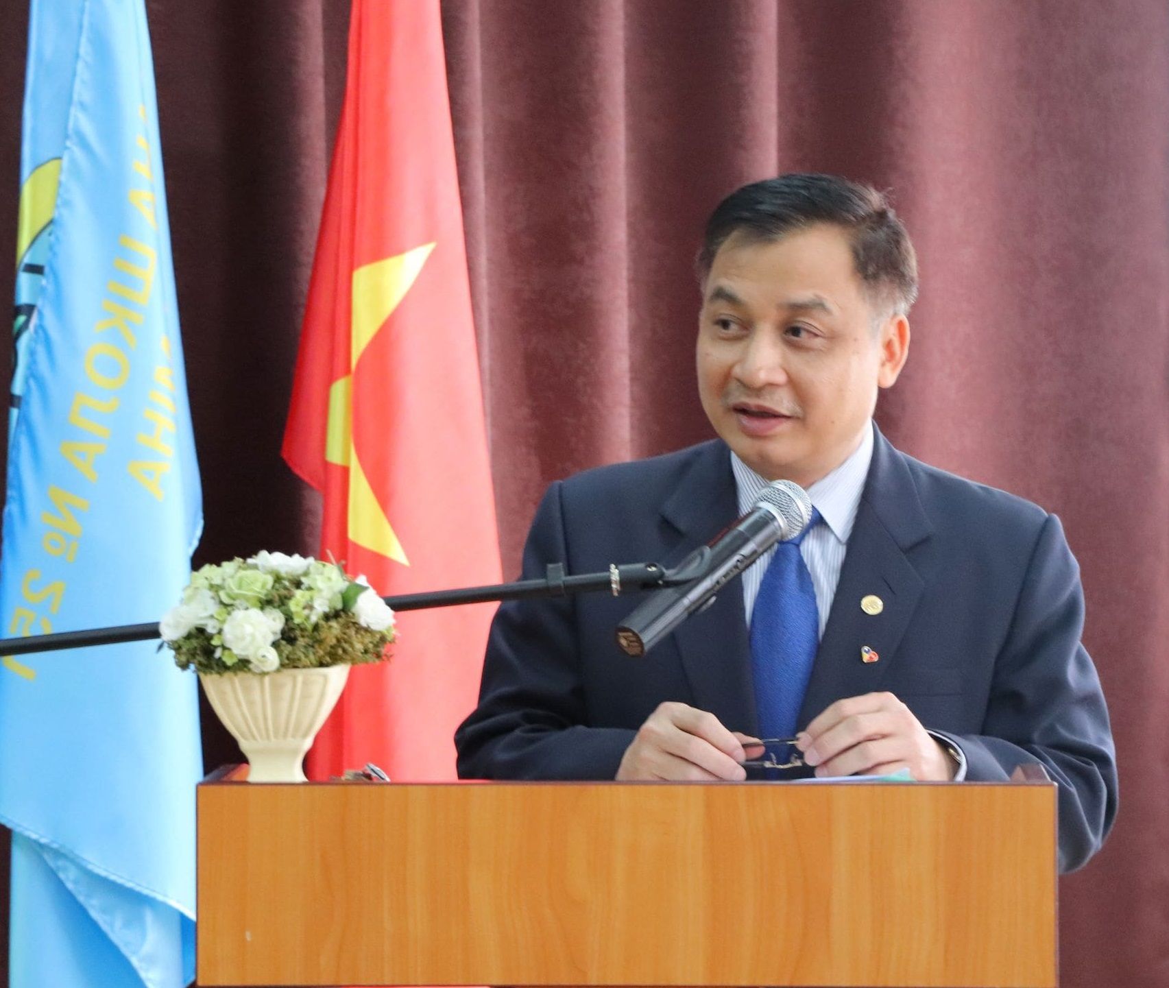 Hội thảo 'Chủ tịch Hồ Chí Minh và 30 năm ngôi trường mang tên Người tại Kyiv - Ukraine' hoi thao chu tich ho chi minh va 30 nam ngoi truong mang ten nguoi tai kyiv ukraine