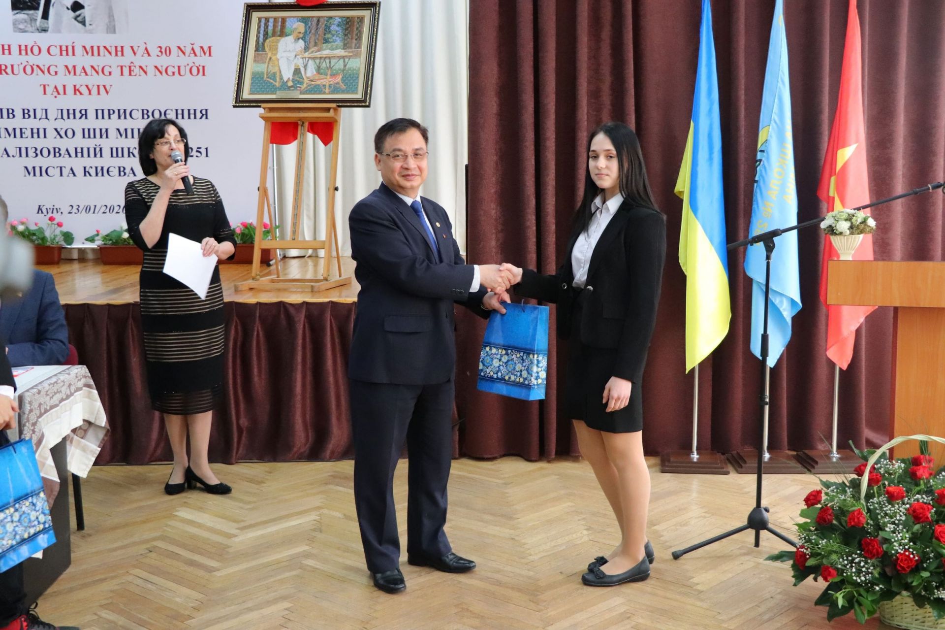 Hội thảo 'Chủ tịch Hồ Chí Minh và 30 năm ngôi trường mang tên Người tại Kyiv - Ukraine' hoi thao chu tich ho chi minh va 30 nam ngoi truong mang ten nguoi tai kyiv ukraine