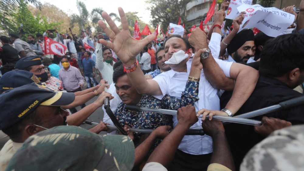 NÓNG! Nông dân Ấn Độ giận dữ tham gia bạo loạn, hàng chục cảnh sát Delhi bị thương. (Nguồn: CTV News)