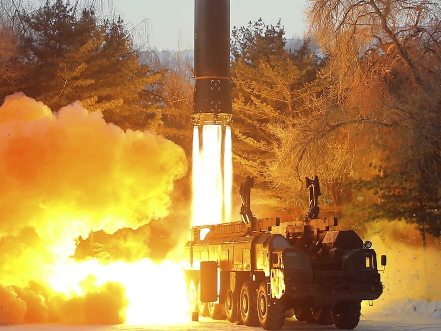 Hình ảnh về vụ phóng mà Triều Tiên thông báo là thử tên lửa siêu thanh vào ngày 5/1. (Nguồn: AP)