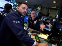 chung khoan my thang hoa trong phien cuoi tuan