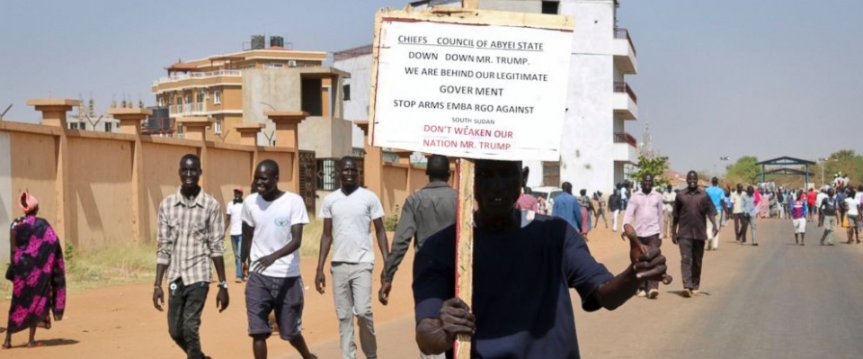 nam sudan bieu tinh phan doi quyet dinh cam van vu khi cua my