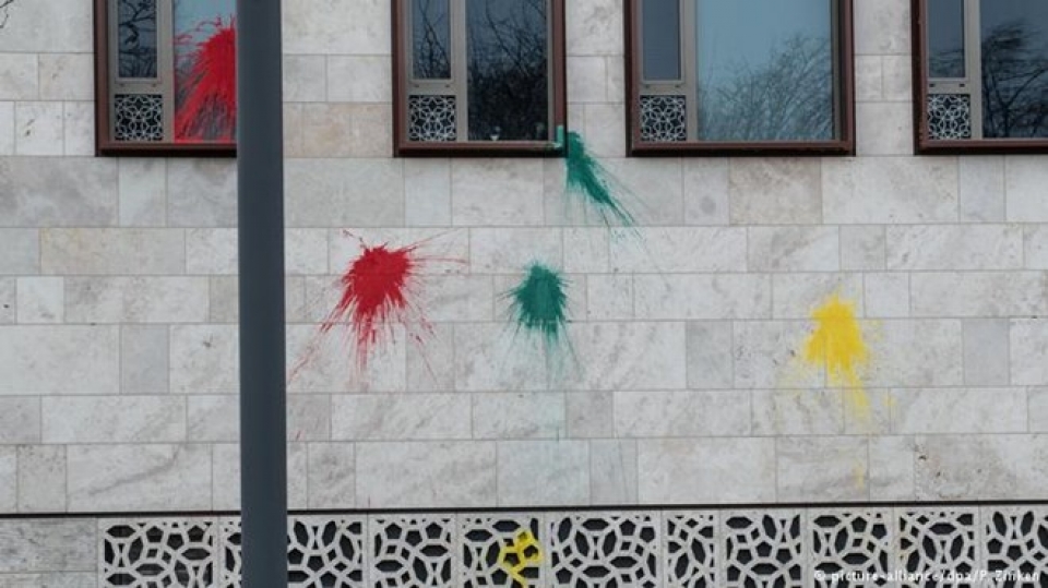 Đại sứ quán Thổ Nhĩ Kỳ tại Đức bị tấn công bằng bom bẩn dai su quan tho nhi ky tai duc bi tan cong bang bom ban