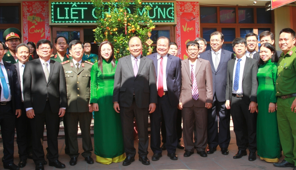 thu tuong nguyen xuan phuc chuc tet luc luong vu trang da nang