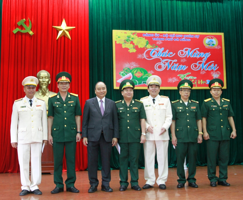 thu tuong nguyen xuan phuc chuc tet luc luong vu trang da nang